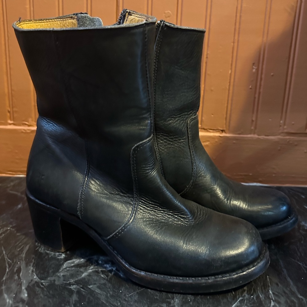Leather Frye boots 8